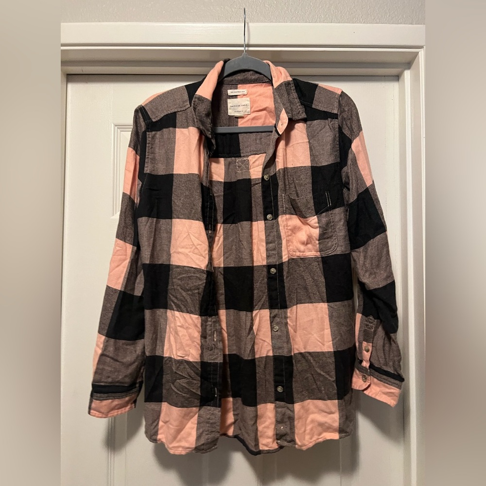 American Eagle pink and black plaid button flannel